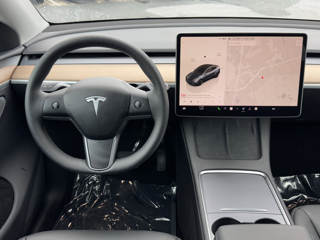2025 Tesla Model Y Image 14