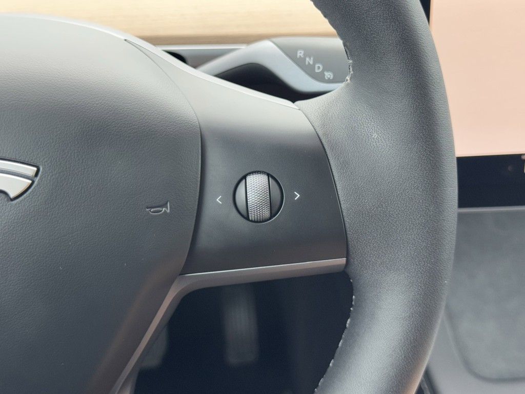 2025 Tesla Model Y Image 17