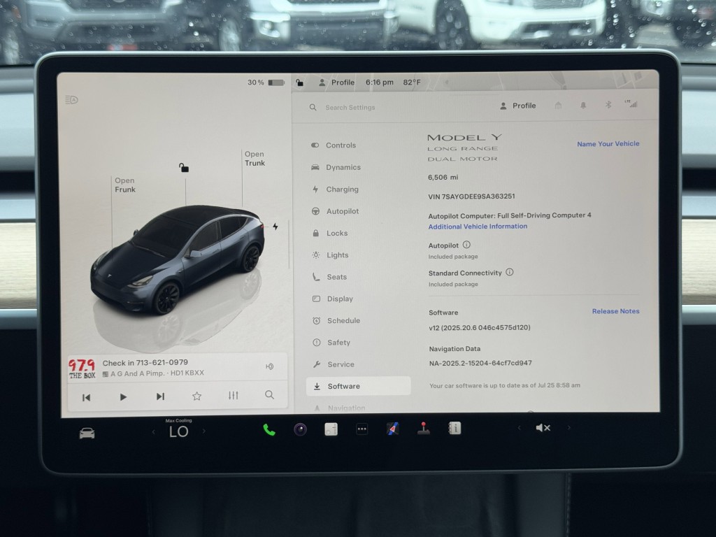 2025 Tesla Model Y Image 18