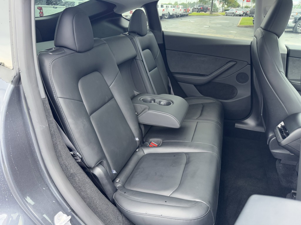 2025 Tesla Model Y Image 23