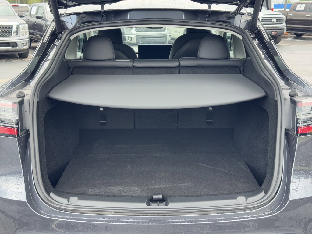 2025 Tesla Model Y Image 25