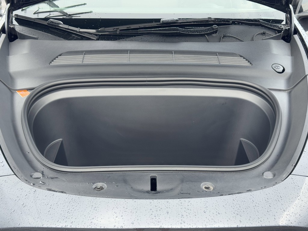 2025 Tesla Model Y Image 26