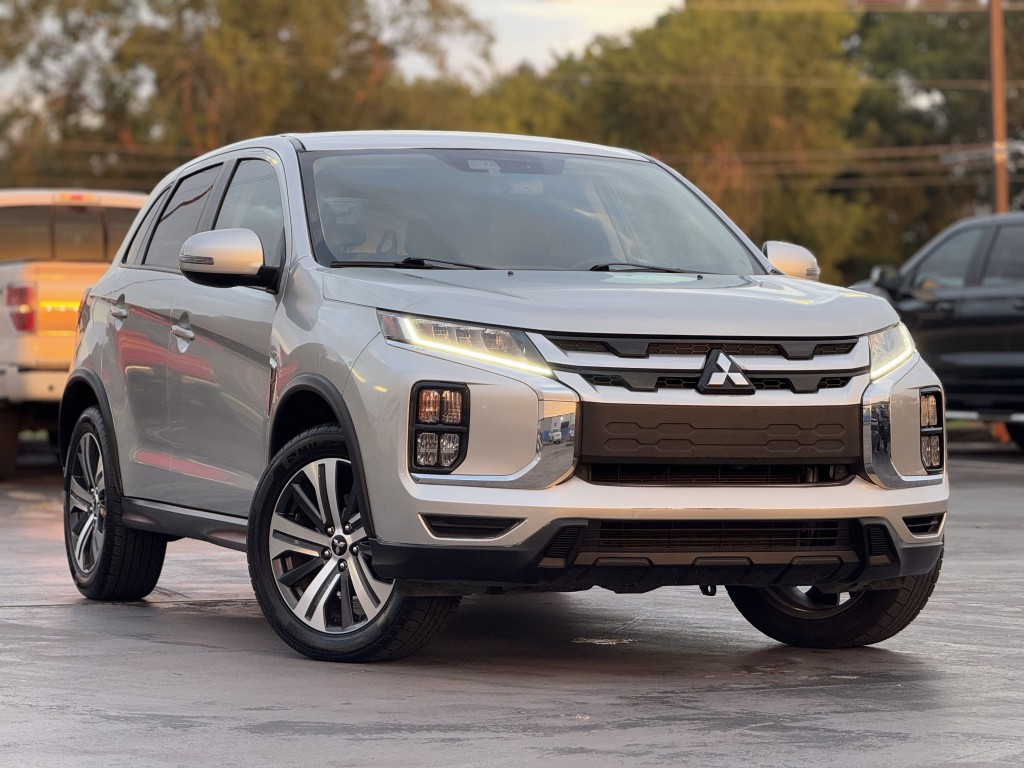 2022 Mitsubishi Outlander Image 3