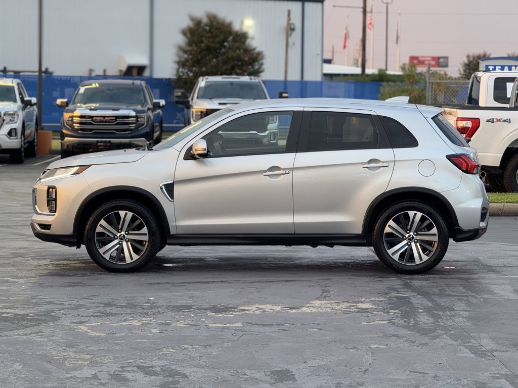 2022 Mitsubishi Outlander Image 8
