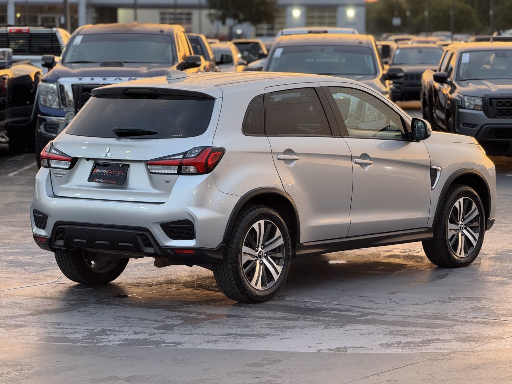 2022 Mitsubishi Outlander Image 10