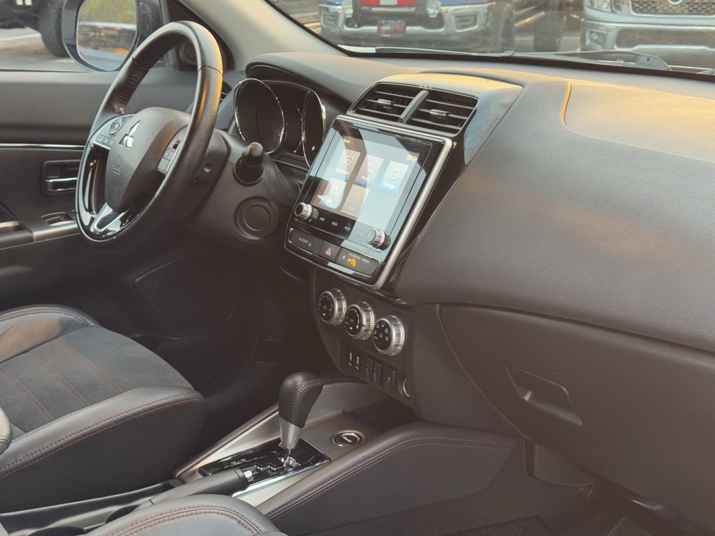 2022 Mitsubishi Outlander Image 13