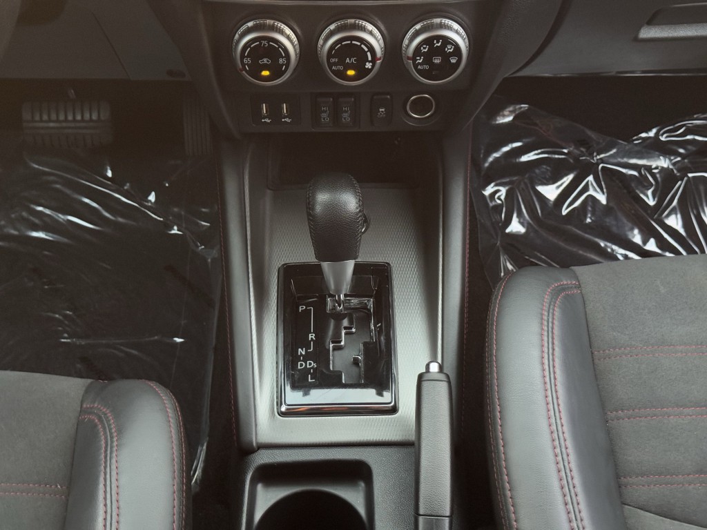 2022 Mitsubishi Outlander Image 21