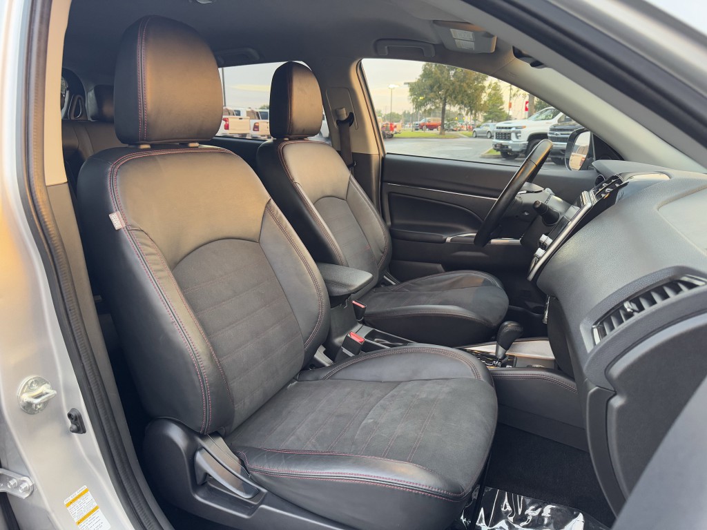 2022 Mitsubishi Outlander Image 25