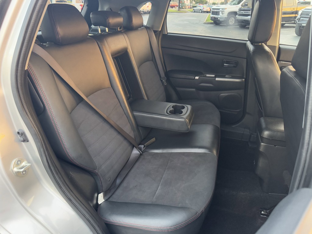 2022 Mitsubishi Outlander Image 26