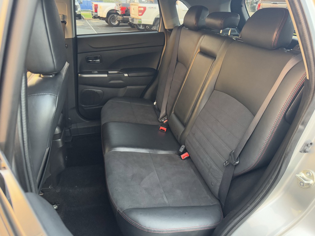 2022 Mitsubishi Outlander Image 27