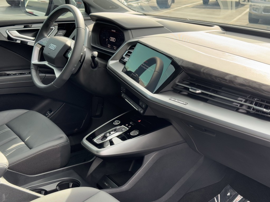 2025 Audi Q4 e-tron Sportback Image 13