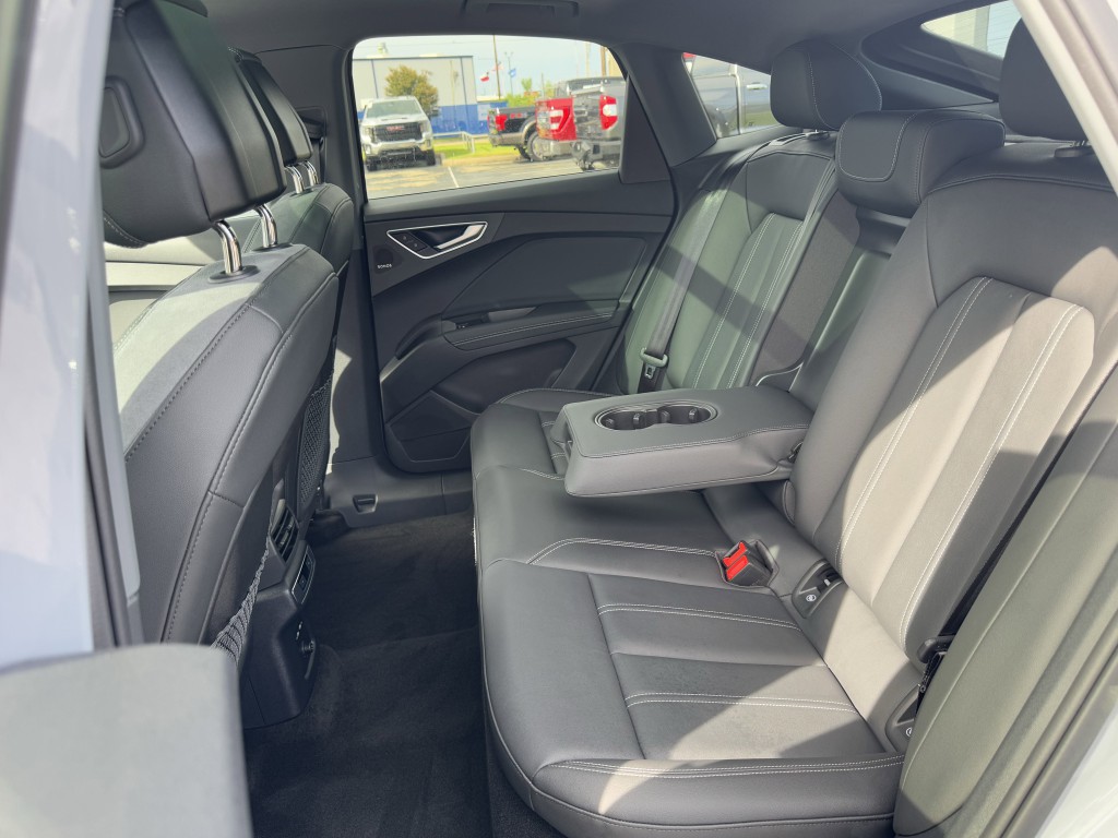 2025 Audi Q4 e-tron Sportback Image 28