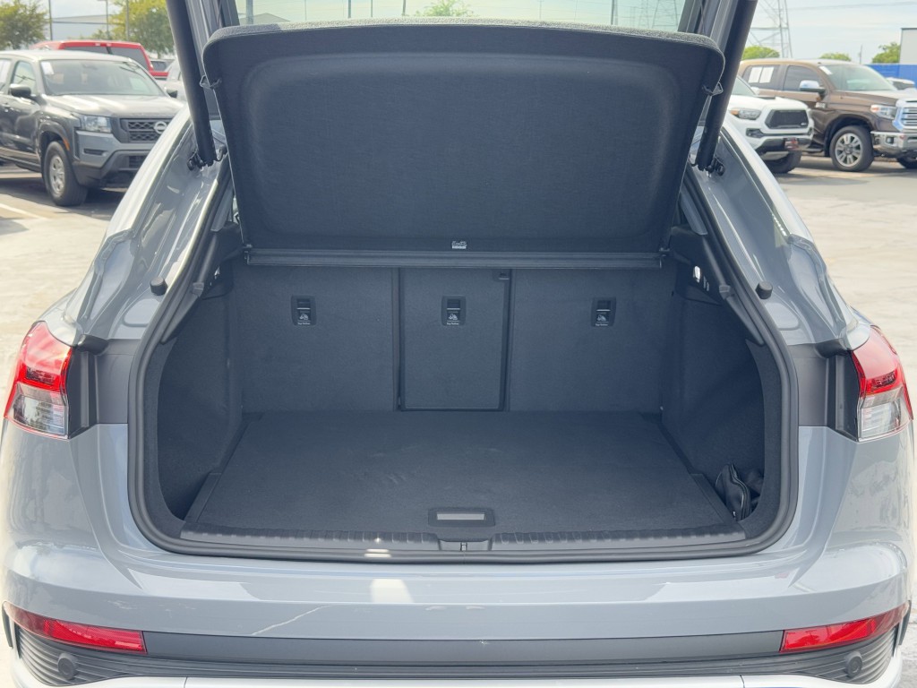 2025 Audi Q4 e-tron Sportback Image 32