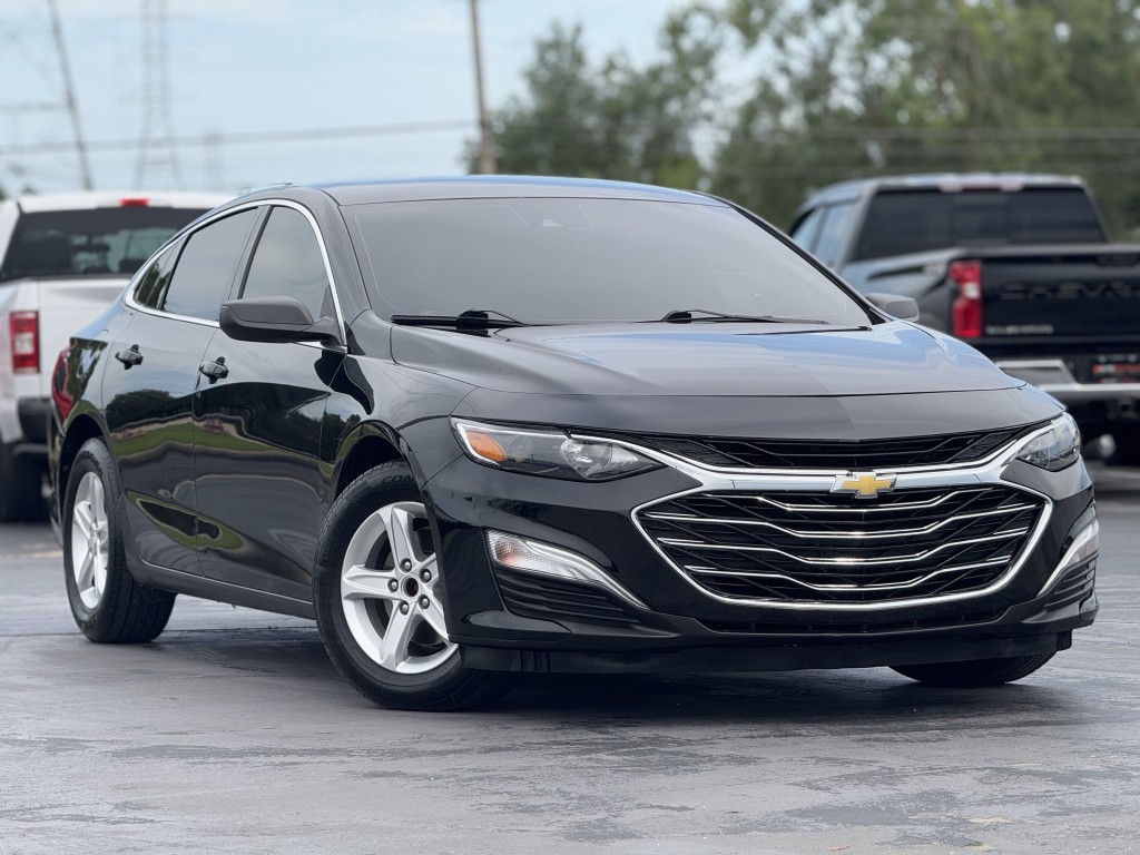 2023 Chevrolet Malibu Image 3