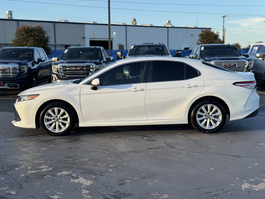 2018 Toyota Camry Image 11
