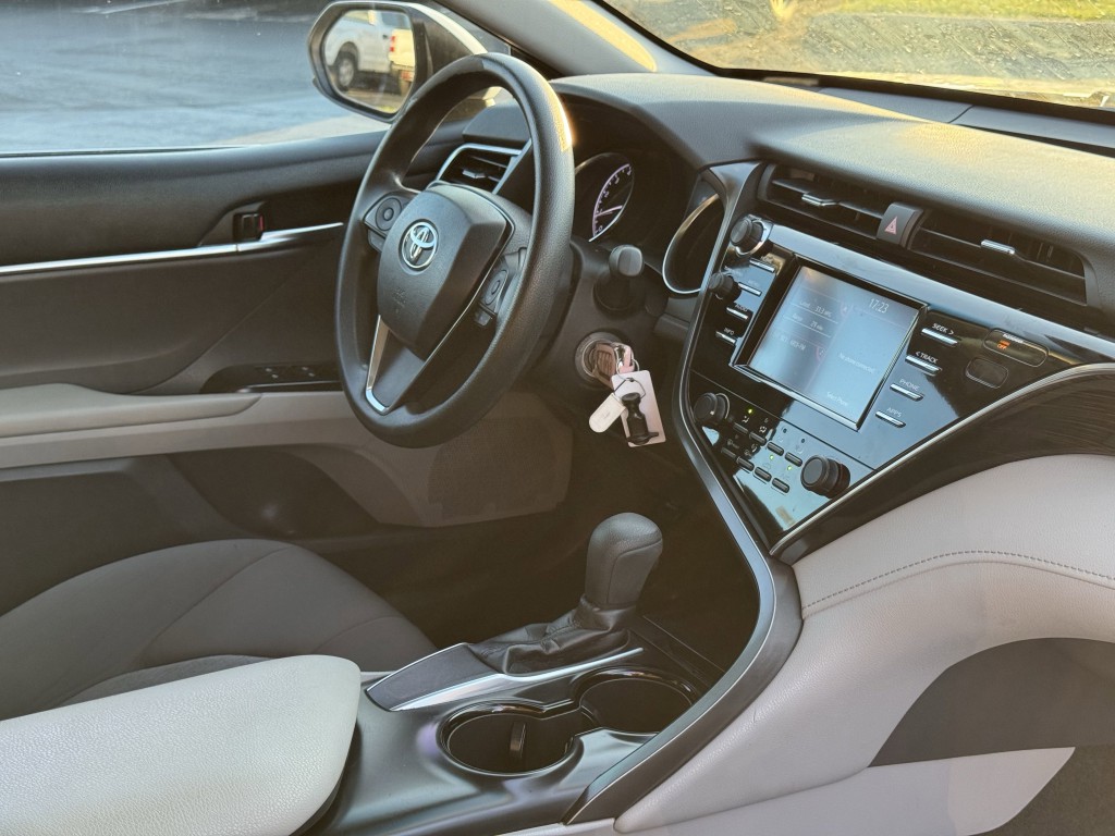 2018 Toyota Camry Image 13