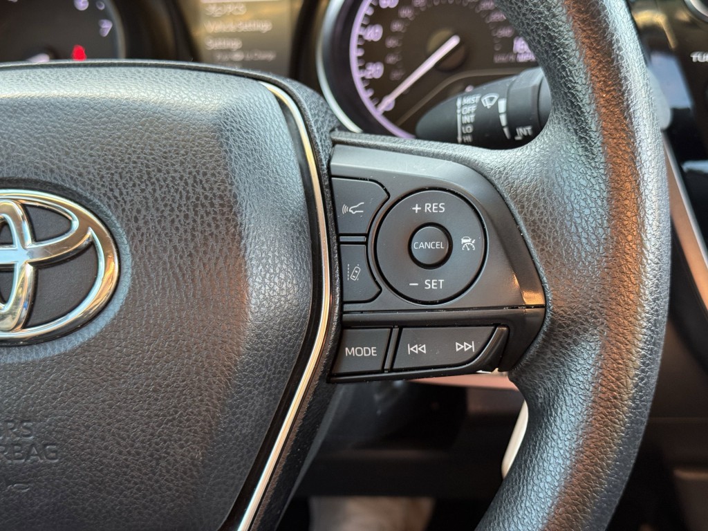 2018 Toyota Camry Image 17