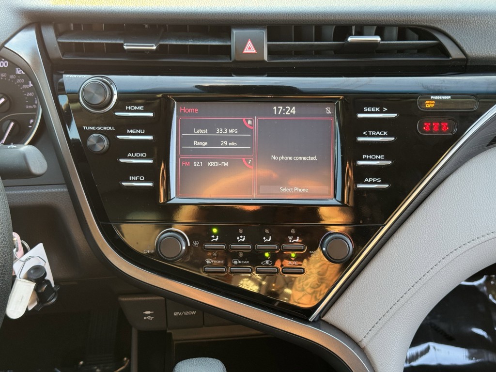 2018 Toyota Camry Image 19