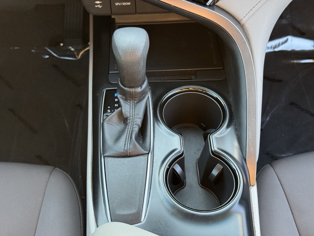 2018 Toyota Camry Image 21