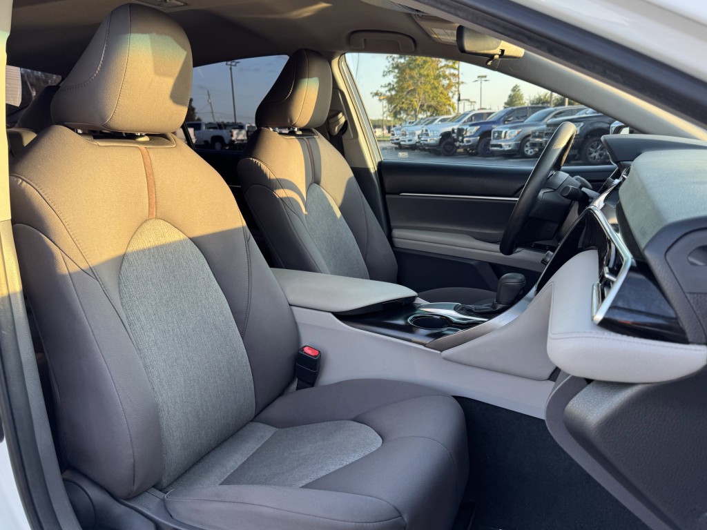2018 Toyota Camry Image 24