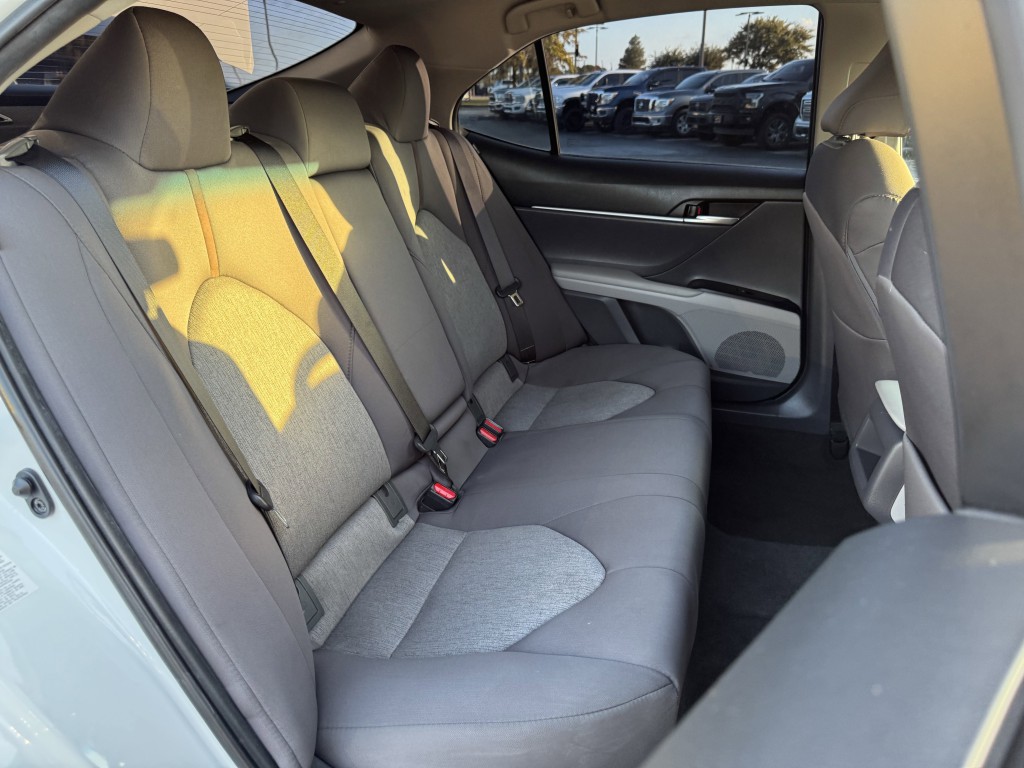 2018 Toyota Camry Image 25