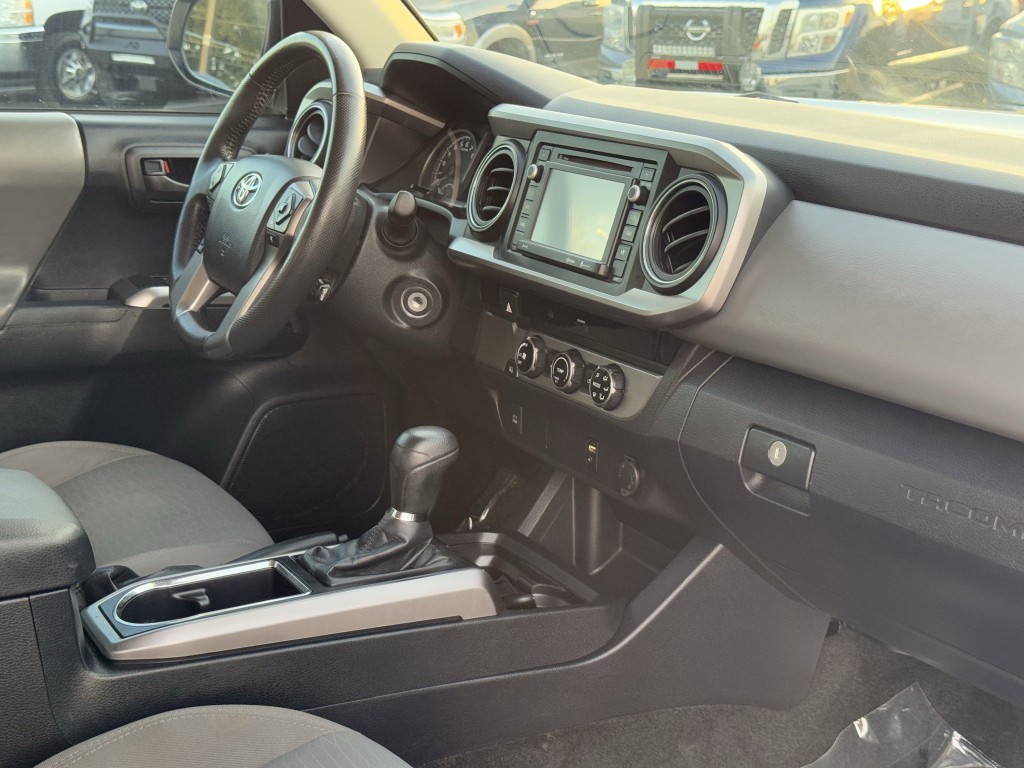 2016 Toyota Tacoma Image 13