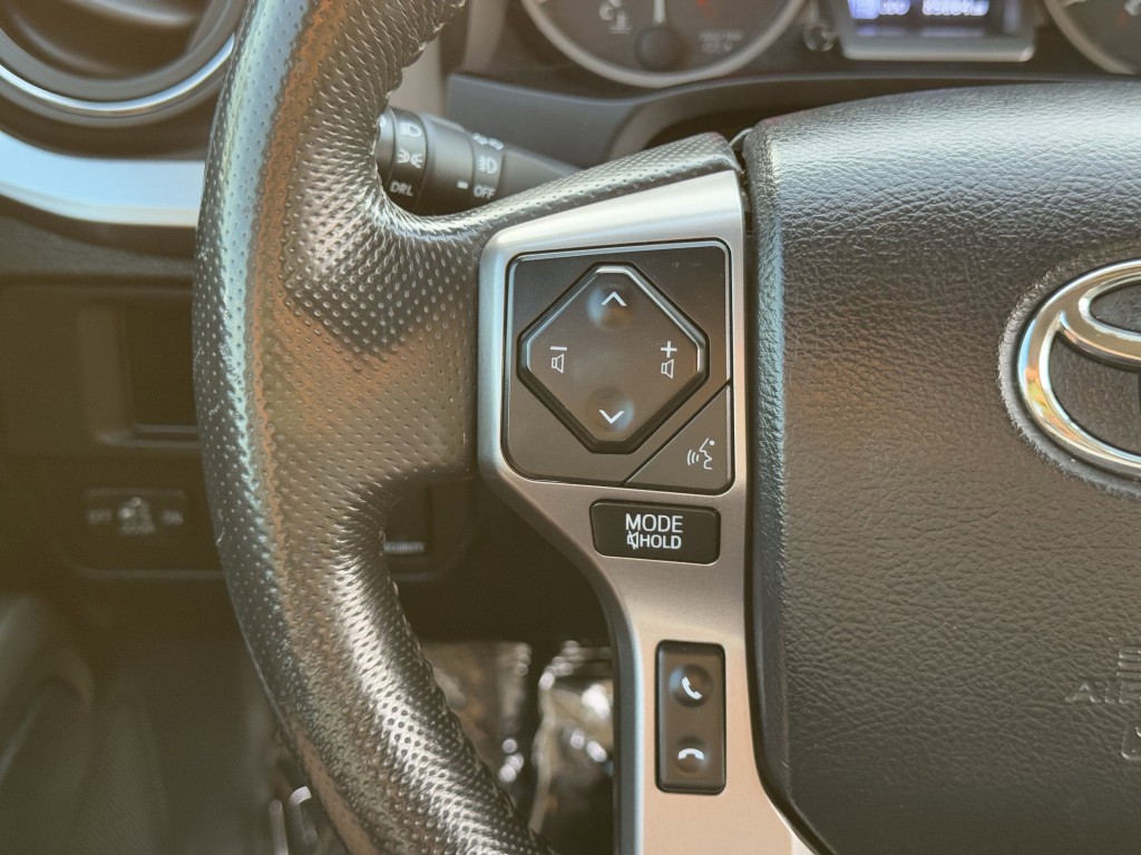 2016 Toyota Tacoma Image 16