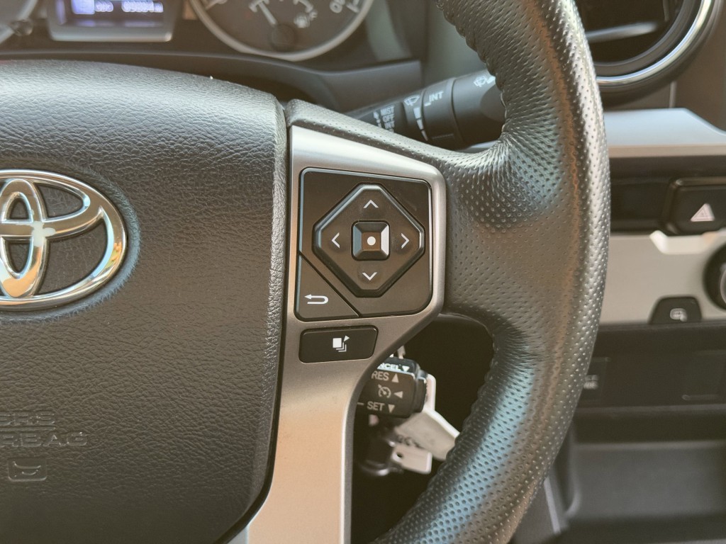 2016 Toyota Tacoma Image 17