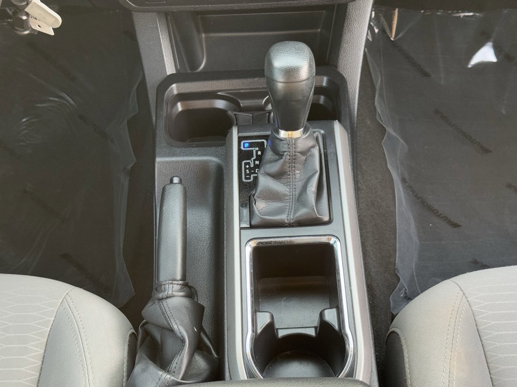 2016 Toyota Tacoma Image 21