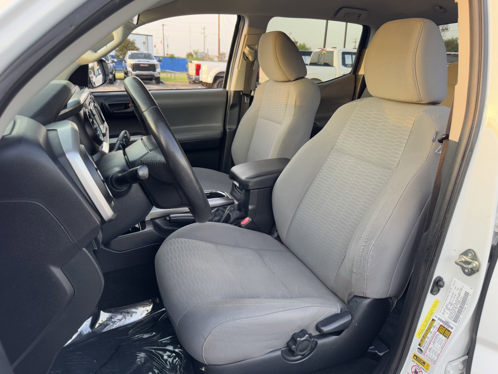 2016 Toyota Tacoma Image 23