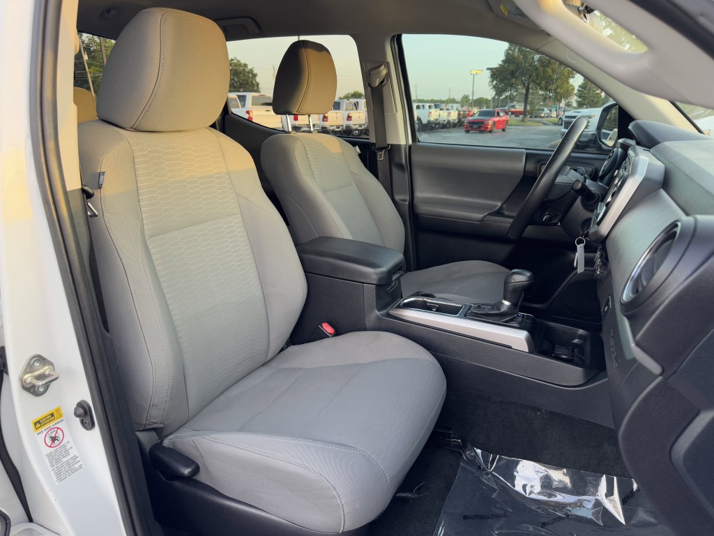 2016 Toyota Tacoma Image 24