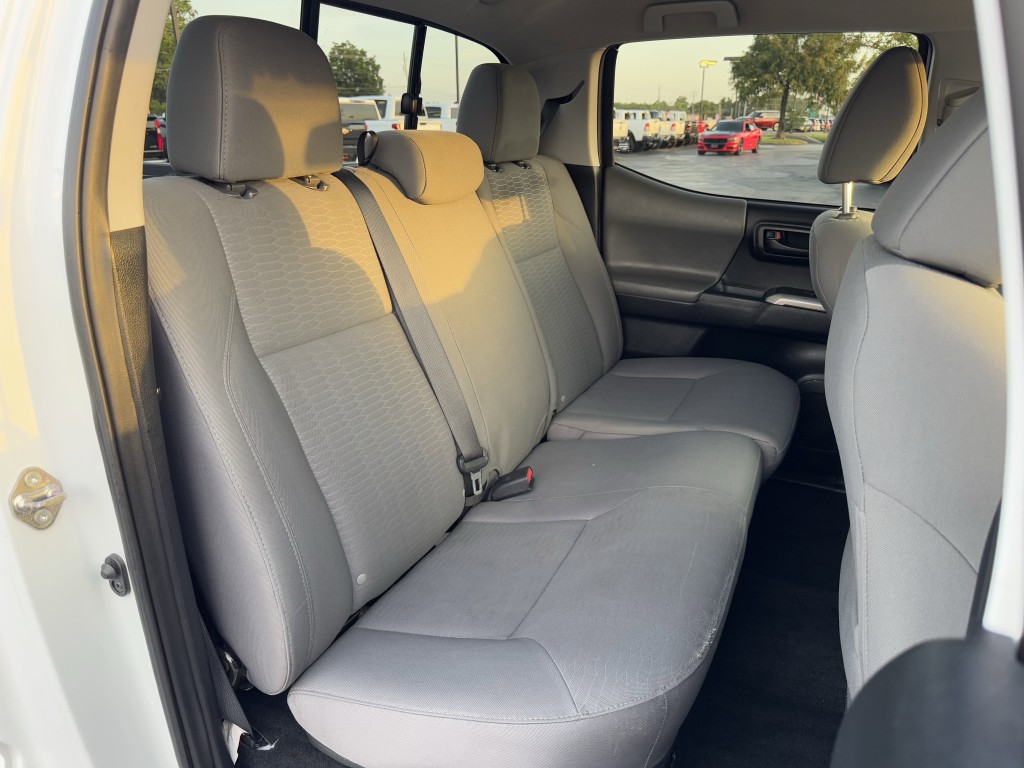 2016 Toyota Tacoma Image 25