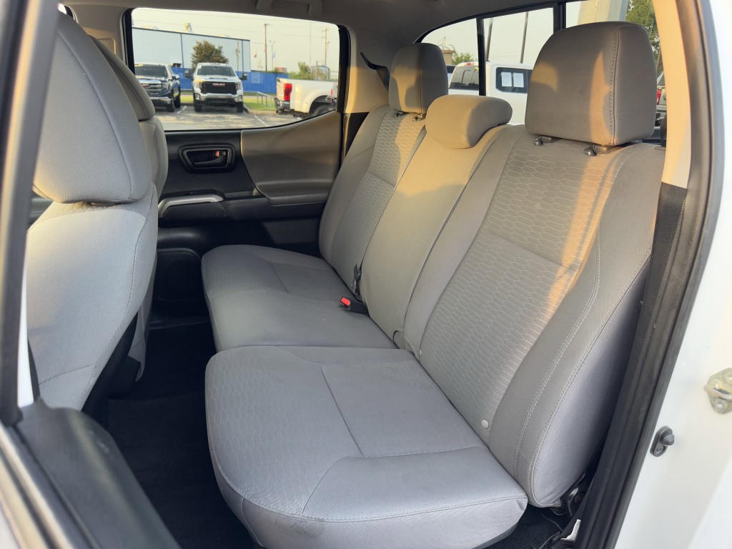 2016 Toyota Tacoma Image 26