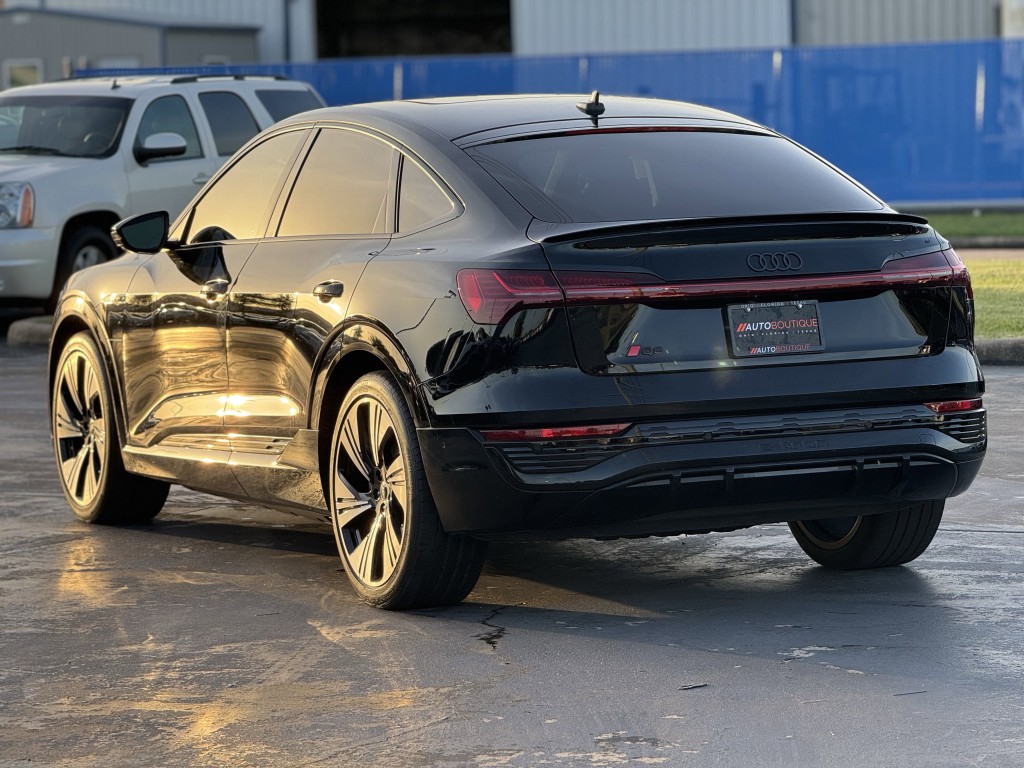 2024 Audi Q8 e-tron Sportback Image 11