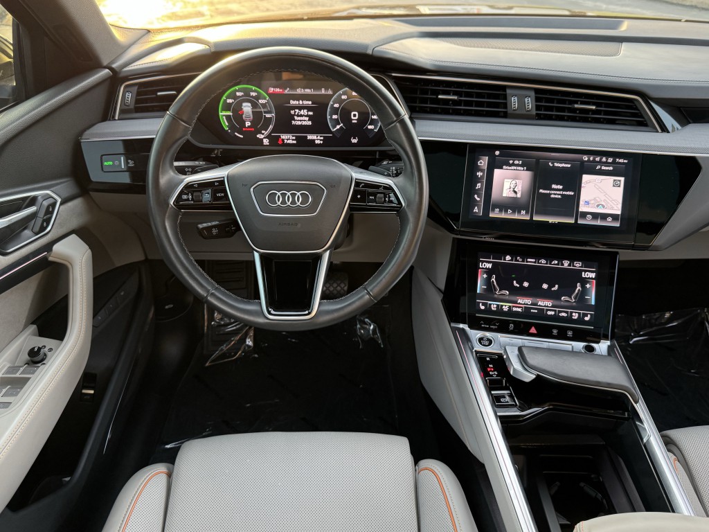 2024 Audi Q8 e-tron Sportback Image 17