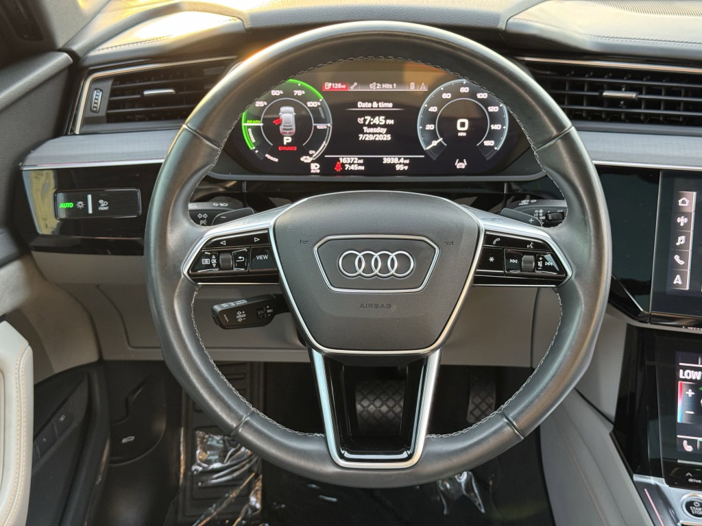 2024 Audi Q8 e-tron Sportback Image 18