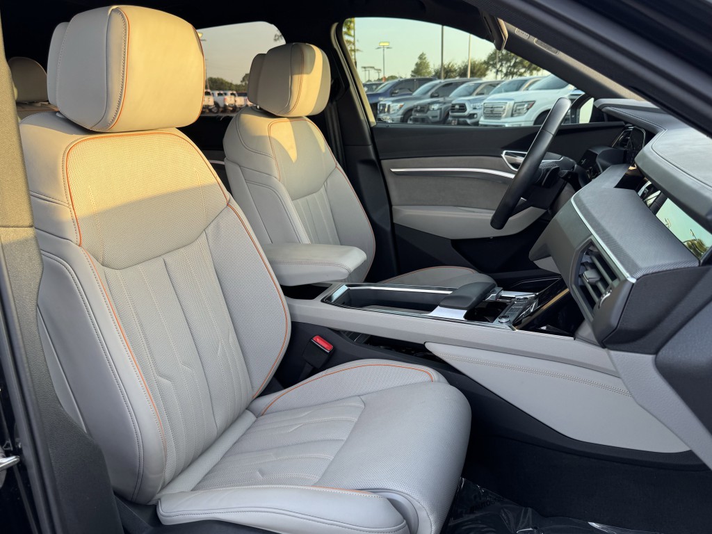 2024 Audi Q8 e-tron Sportback Image 34