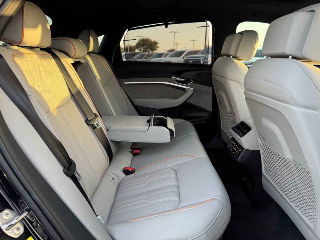 2024 Audi Q8 e-tron Sportback Image 36