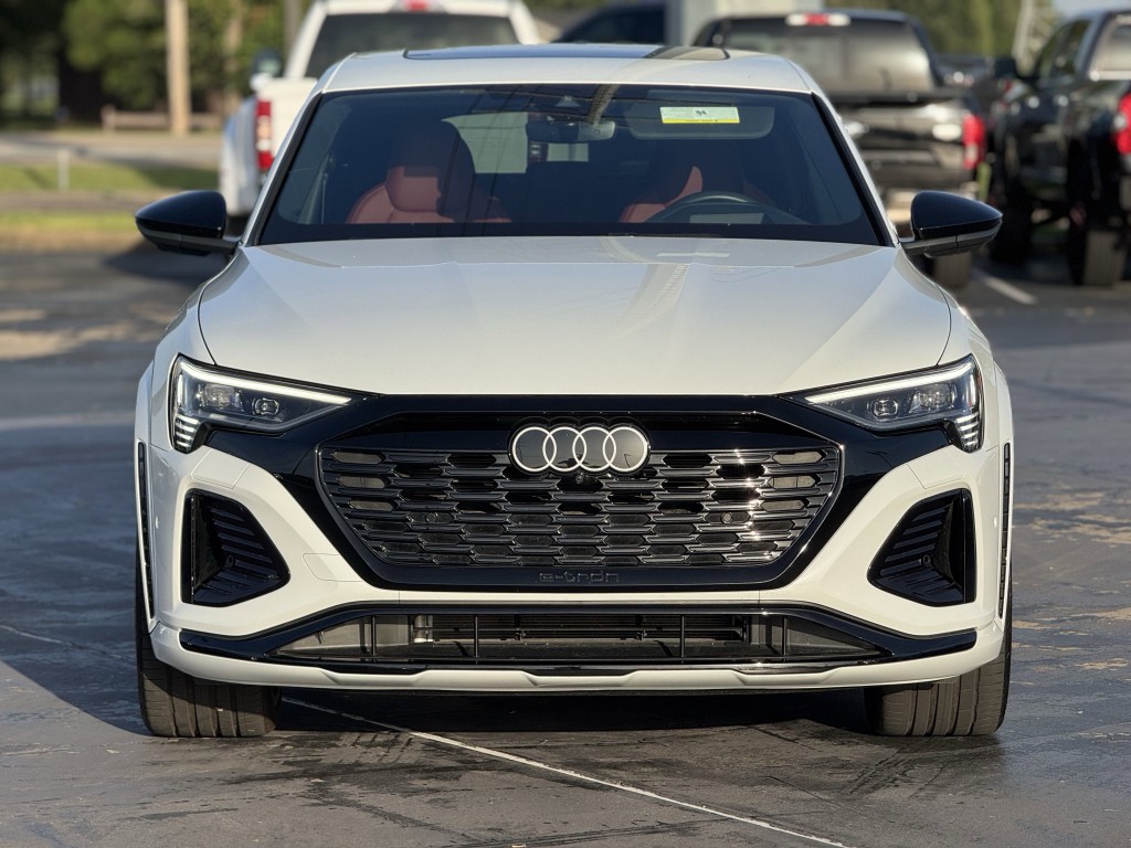 2024 Audi SQ8 e-tron Sportback Image 8