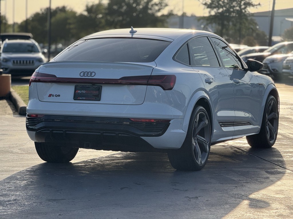 2024 Audi SQ8 e-tron Sportback Image 10
