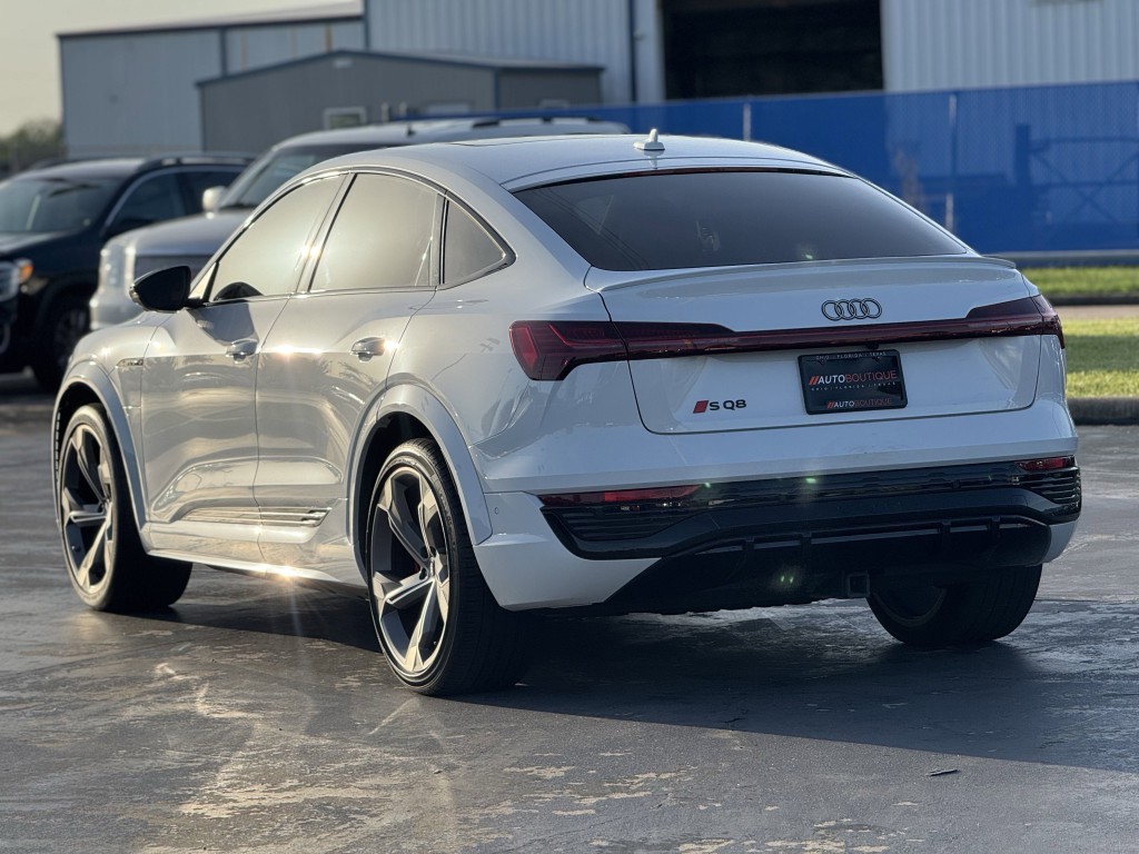 2024 Audi SQ8 e-tron Sportback Image 11