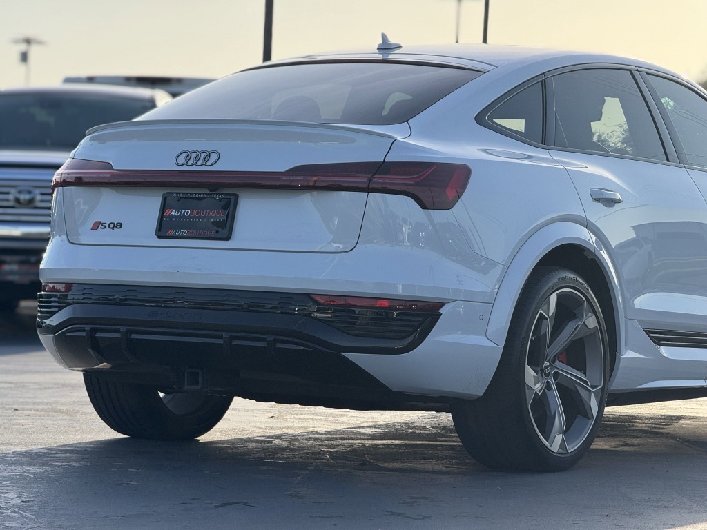 2024 Audi SQ8 e-tron Sportback Image 12