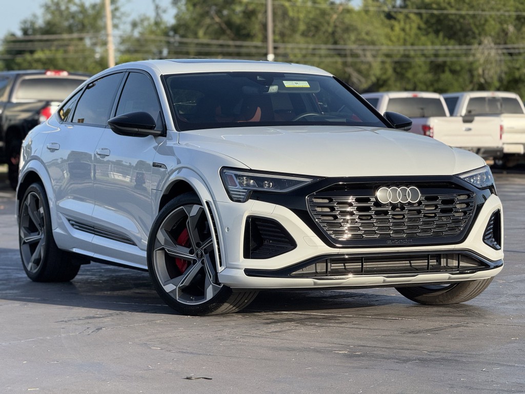 2024 Audi SQ8 e-tron Sportback Image 3