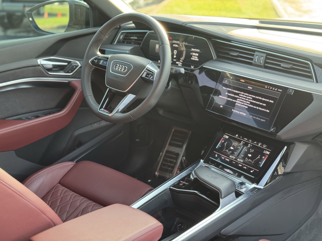 2024 Audi SQ8 e-tron Sportback Image 16