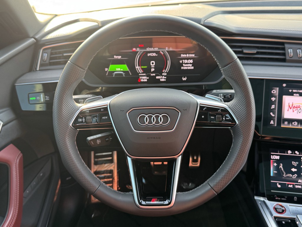2024 Audi SQ8 e-tron Sportback Image 18