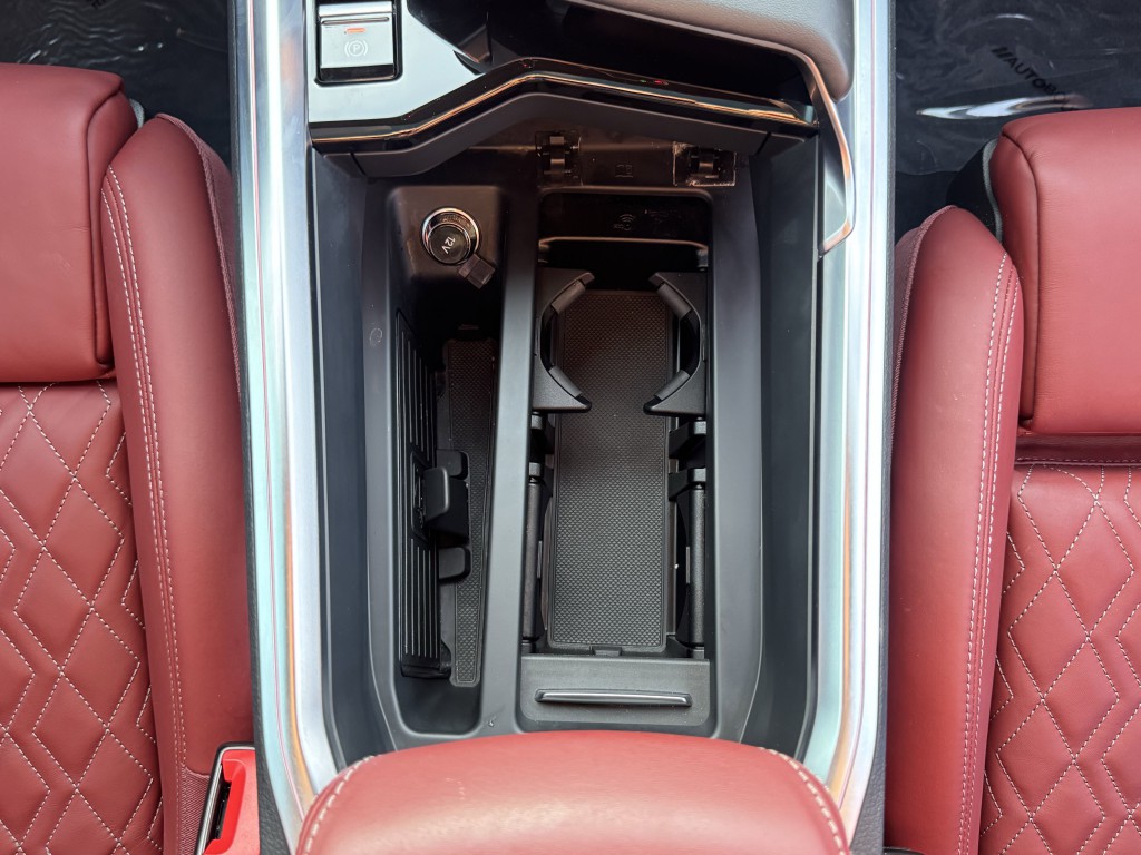 2024 Audi SQ8 e-tron Sportback Image 31
