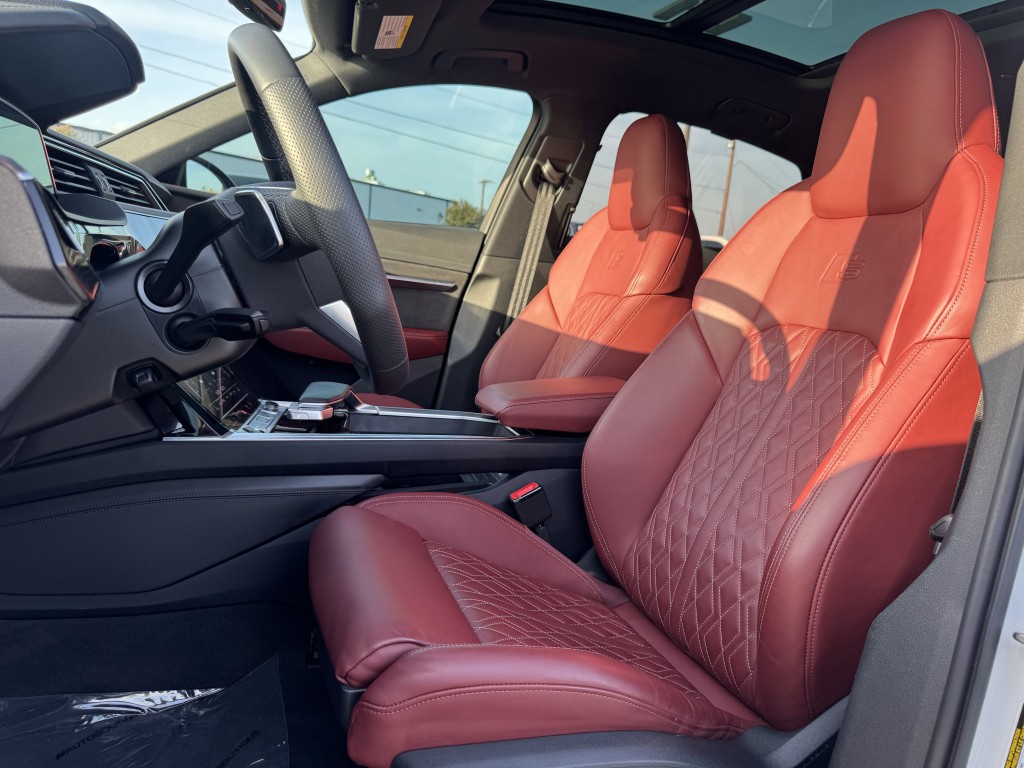2024 Audi SQ8 e-tron Sportback Image 33