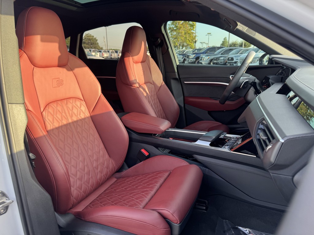 2024 Audi SQ8 e-tron Sportback Image 34