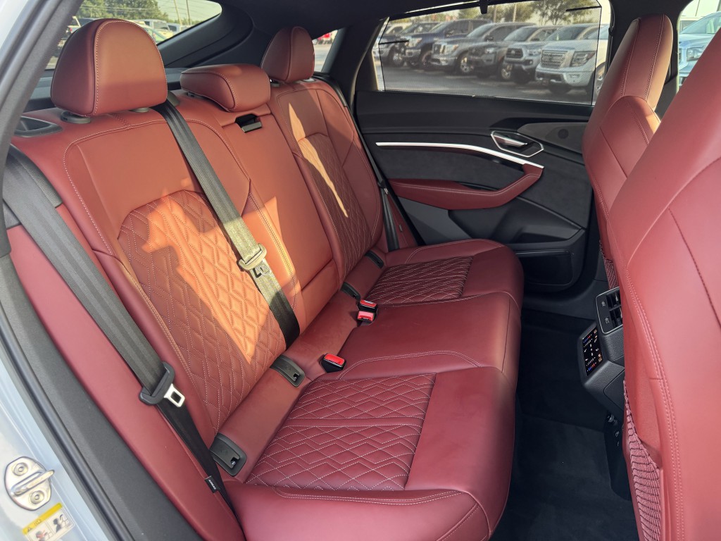 2024 Audi SQ8 e-tron Sportback Image 35