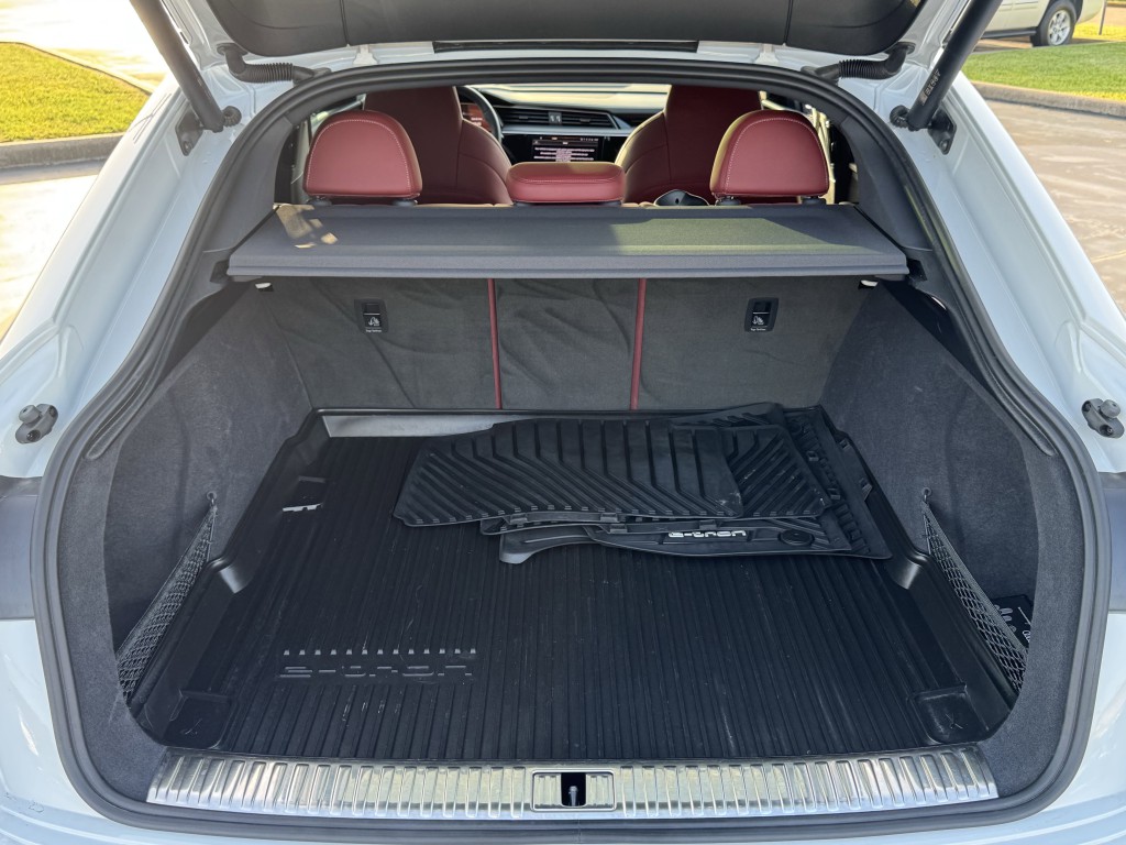 2024 Audi SQ8 e-tron Sportback Image 39